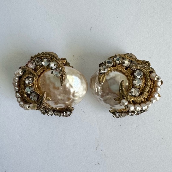 Miriam Haskell Clip Earrings Baroque Pearl Celestial Gold Tone 50s Rhinestone - Picture 5 of 12